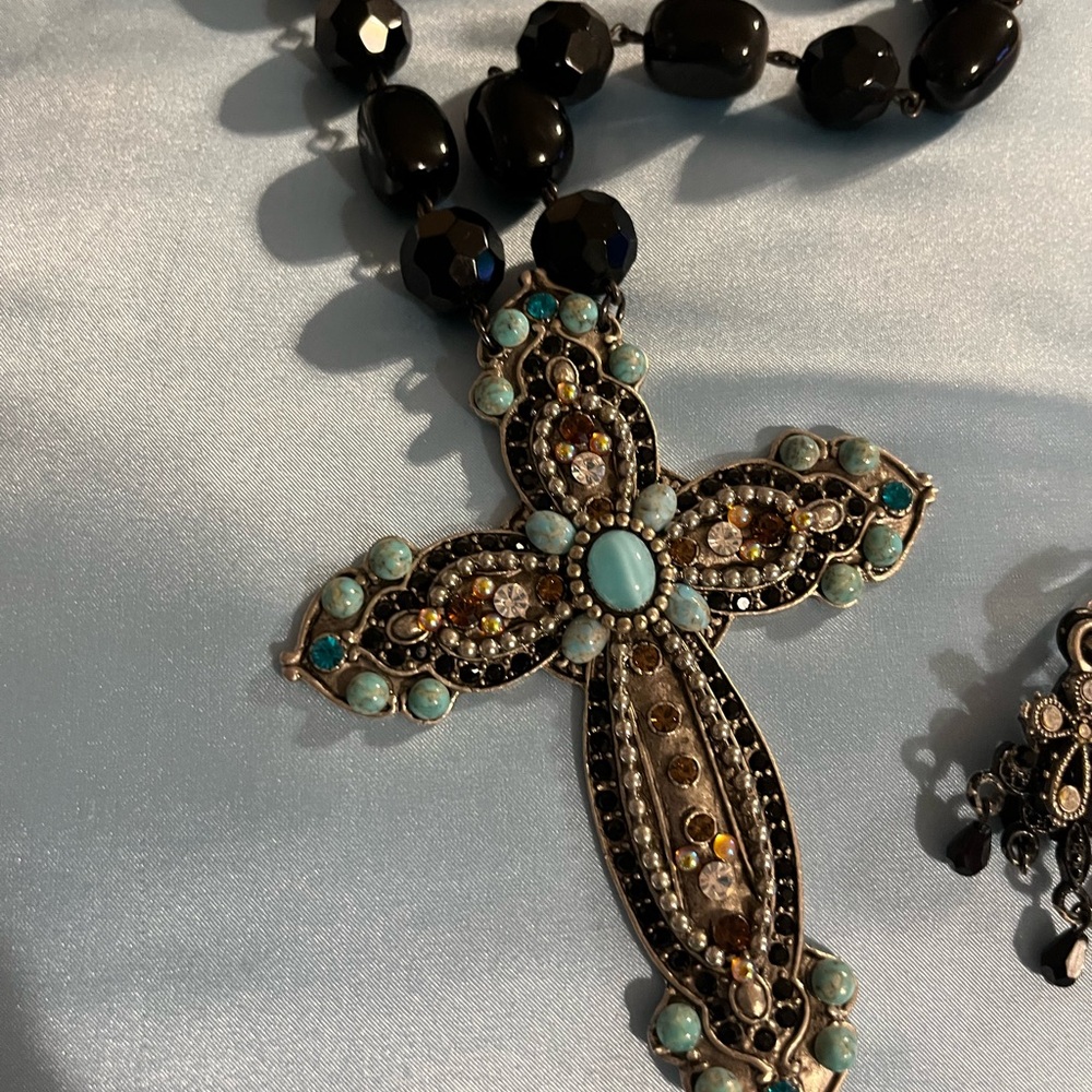 Elegant Black Beaded Necklace and Earring Set - Picture 3 of 4